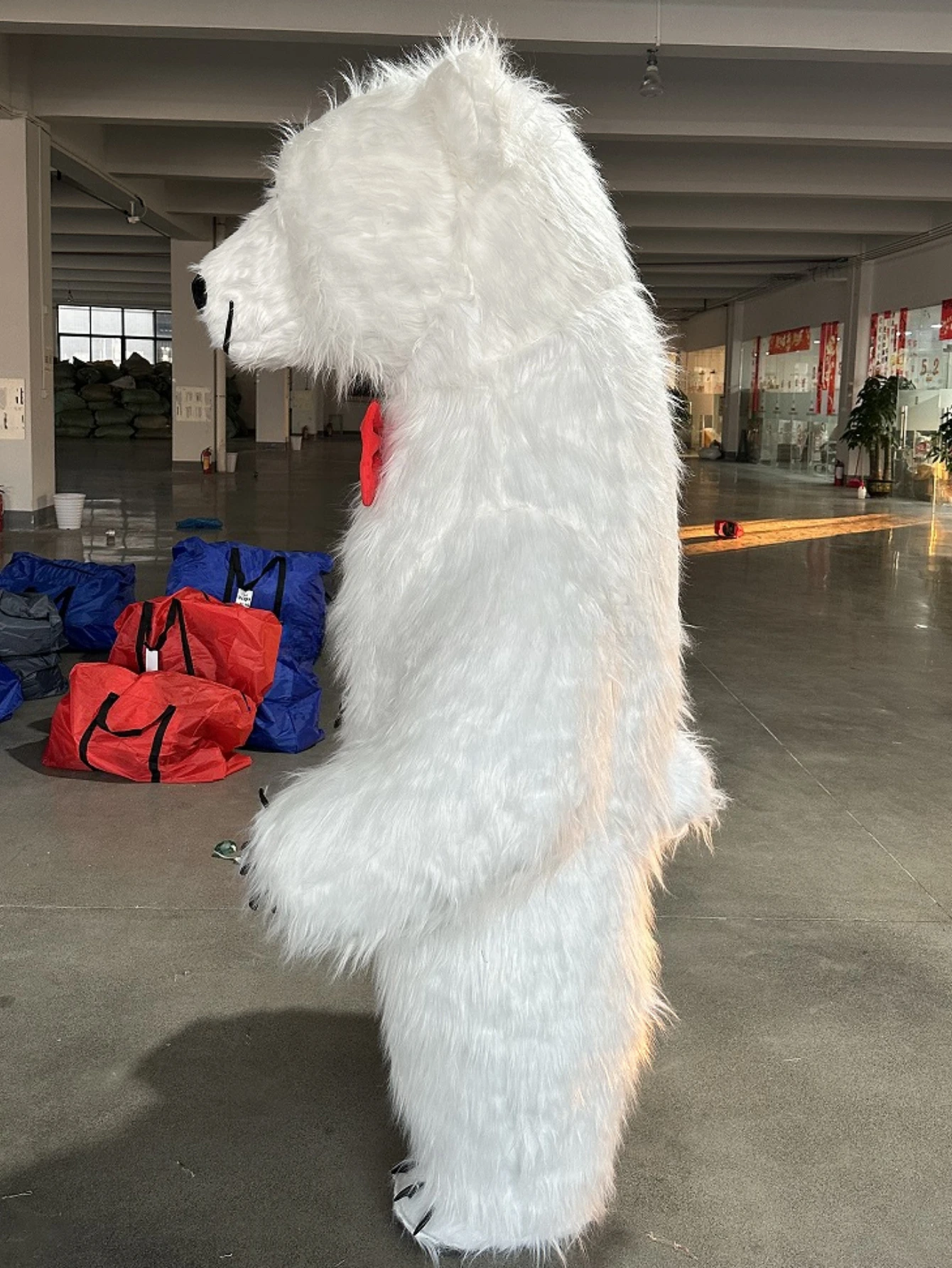 거대한 흰색 북극곰 인형 의상, 웃는 얼굴, 털이 달린 - Costumes 리뷰 및 가격